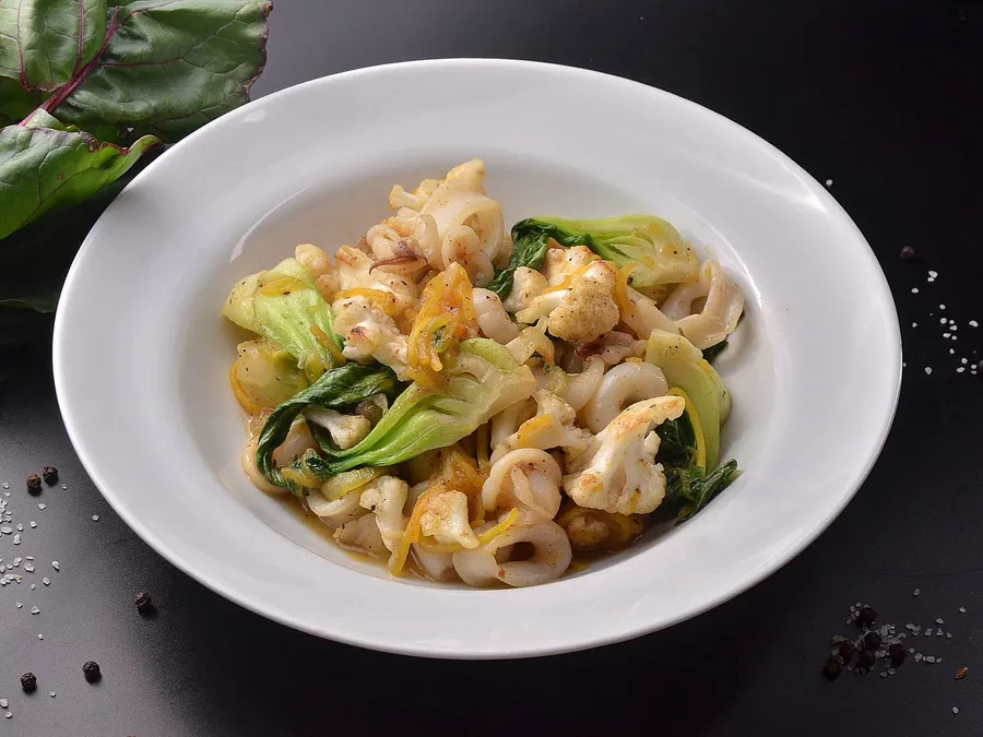 Каракатица с овощами